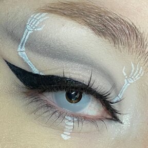 UV I Glow White | @tiaxxmakeup