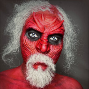 Black Cross | @felicialewisxo