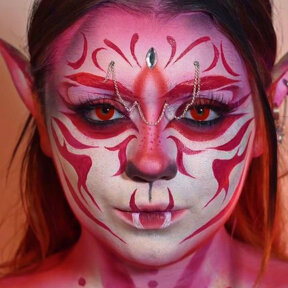 Red Mini Sclera | @maggiexmonteiro