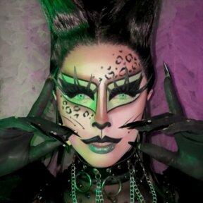 Lentes de contacto UV verdes para cosplay | @callicoquette